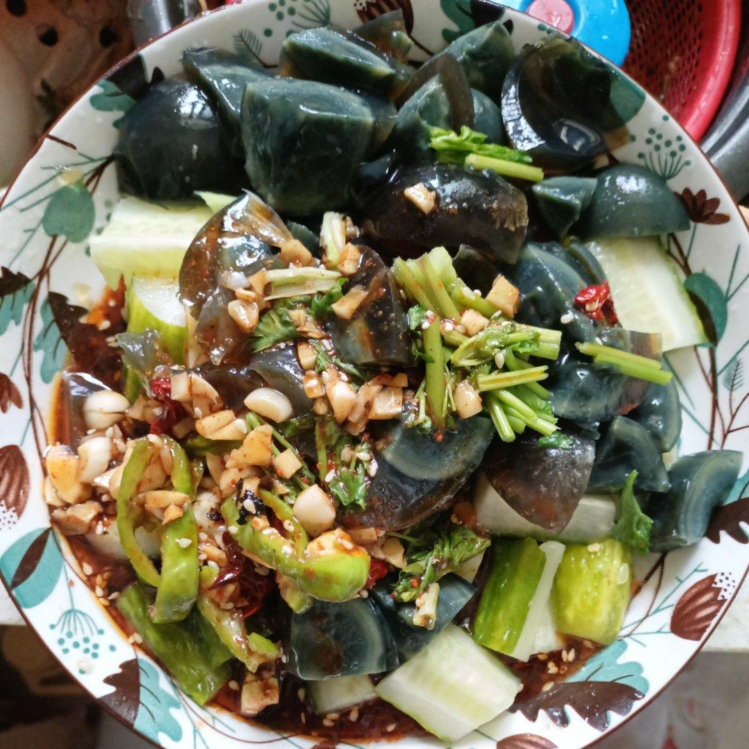 夏日开胃小凉菜“皮蛋拌黄瓜🥒”开胃减脂