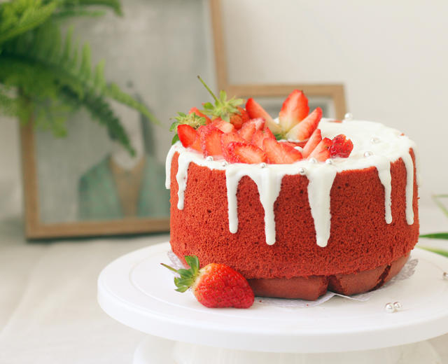 草莓酸奶红丝绒蛋糕