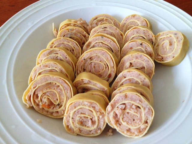 小鸡小鸭过家家做的豆腐皮肉卷