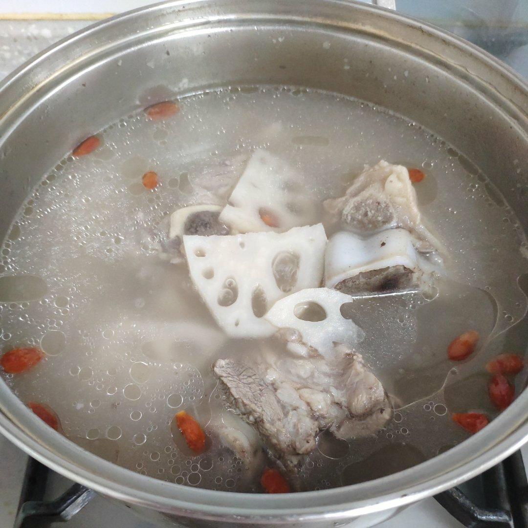 玉米莲藕筒骨汤