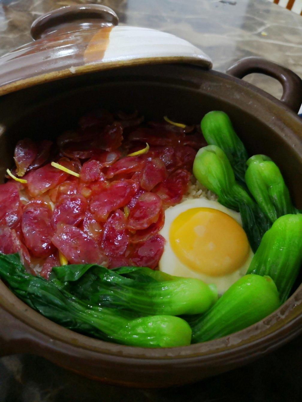 广式腊味煲仔饭