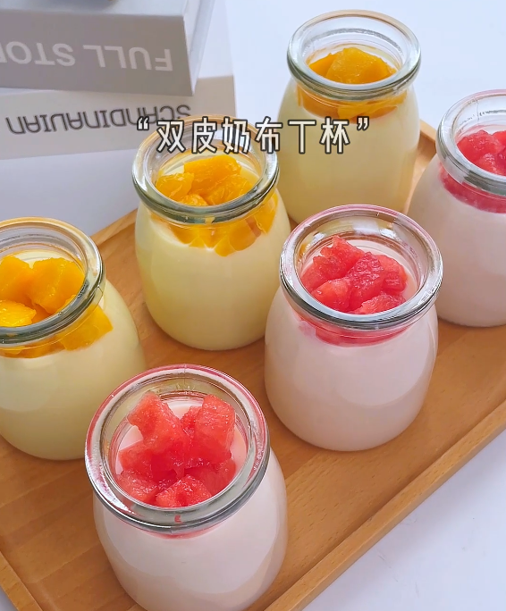 草莓+芒果，双皮奶布丁杯，奶乎乎的，超丝滑~