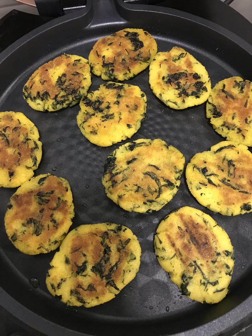 玉米面菜饼子（贴饼子）