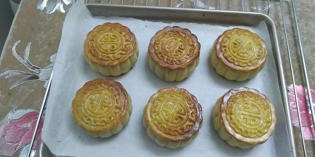 广式月饼－－蛋黄豆沙月饼