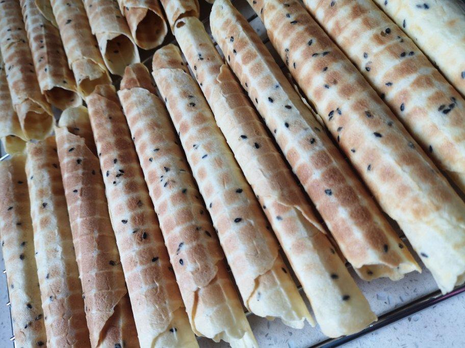 脆皮蛋卷(葱香芝麻牛奶味，完美搭配，酥脆掉渣！零失败！新手可学！没有卷不起的，没有不酥脆的！)