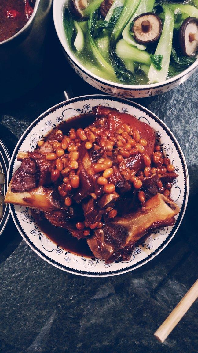 流口水的黄豆炖猪蹄     （参考黄小厨版本）