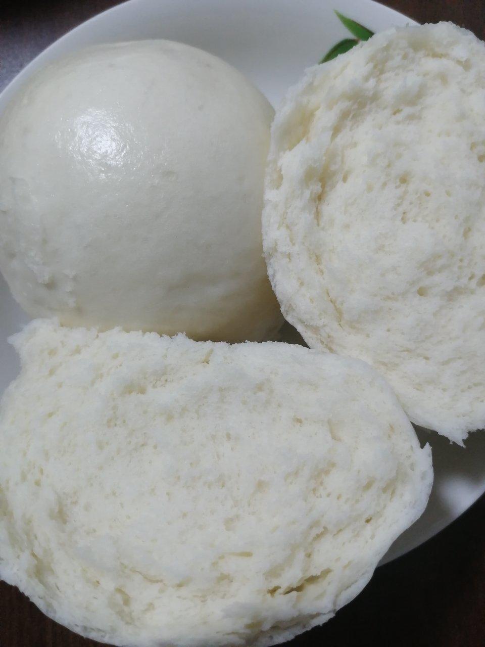 像面包般柔软的奶香馒头（最简单的揉面做法)