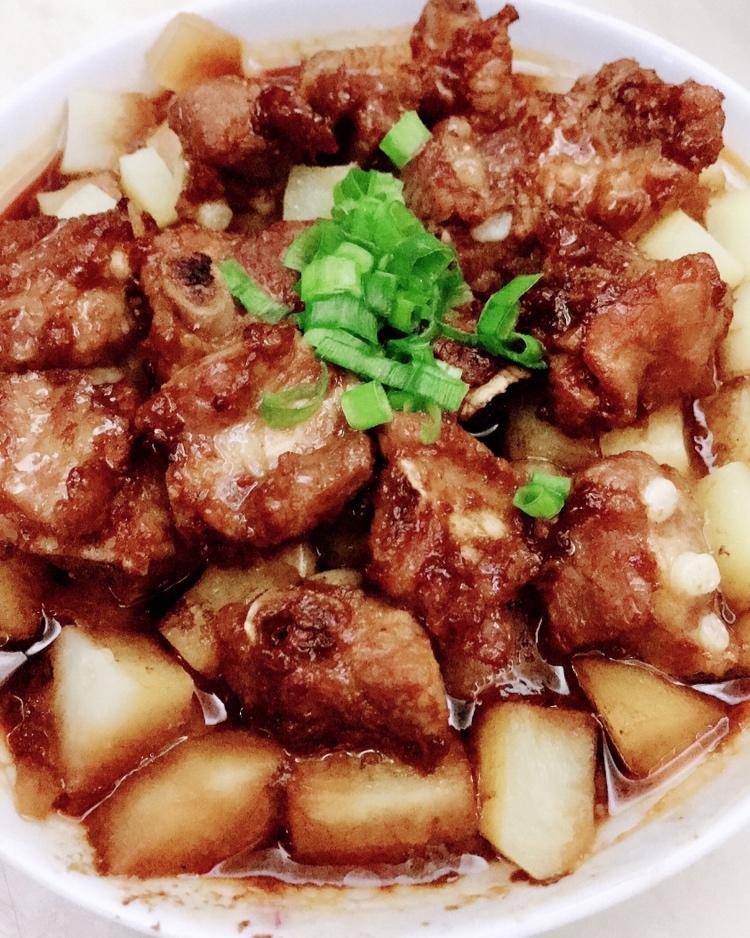 香酥排骨蒸土豆