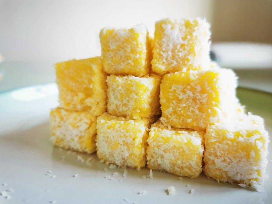 夏日甜品——南瓜奶香椰蓉小方