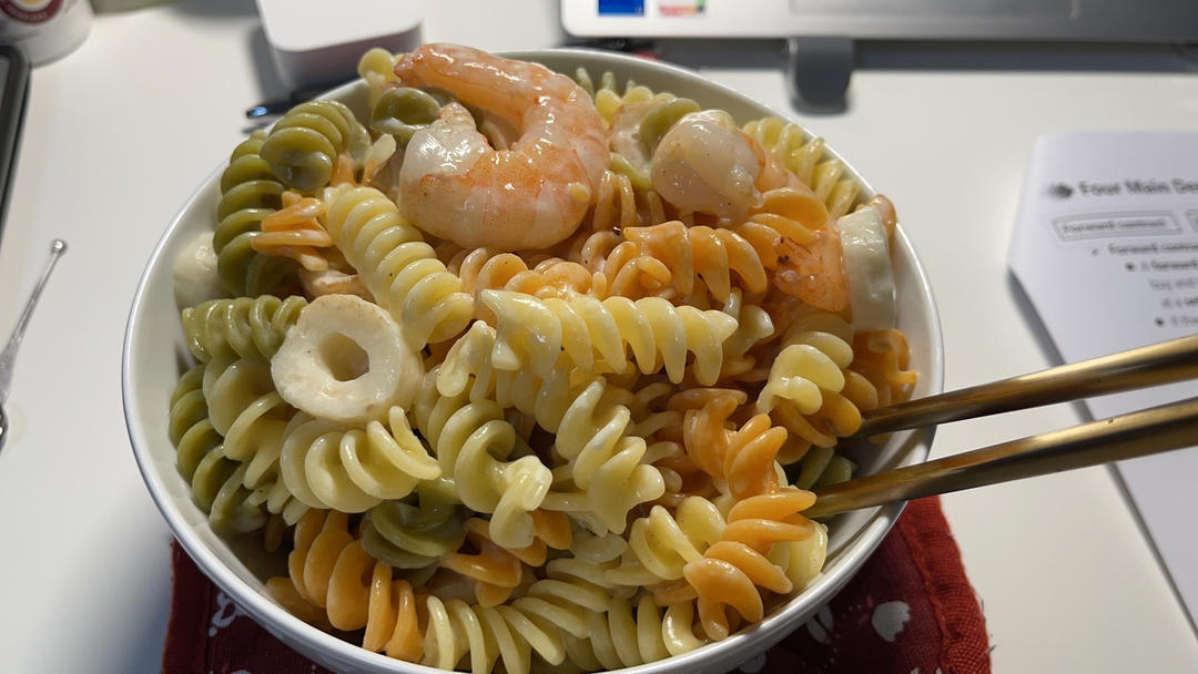 大虾竹轮奶油彩虹意面