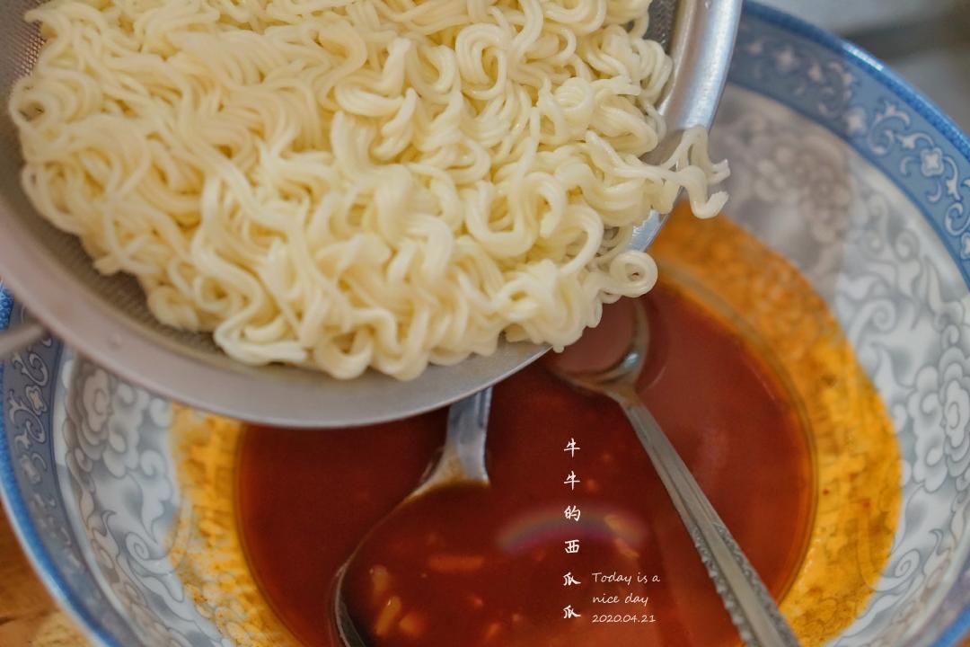 韩式泡面🍝十分钟快手面👏绝杀系列第三弹的做法 步骤7