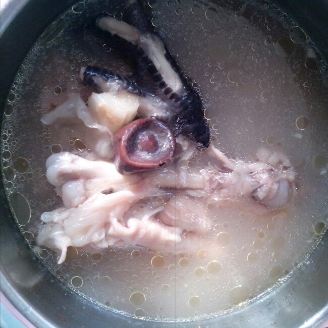 花生眉豆鸡脚汤