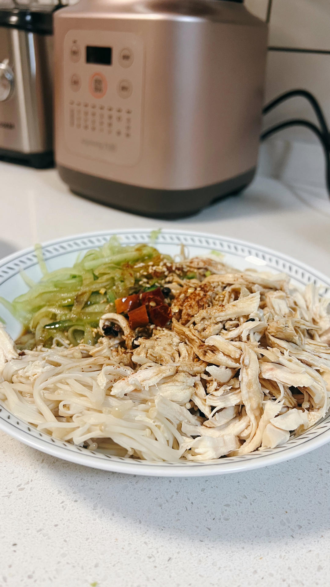 夏日开胃菜 凉拌鸡丝（手撕鸡）