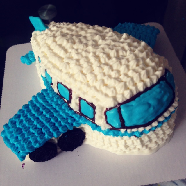 立体小客机蛋糕