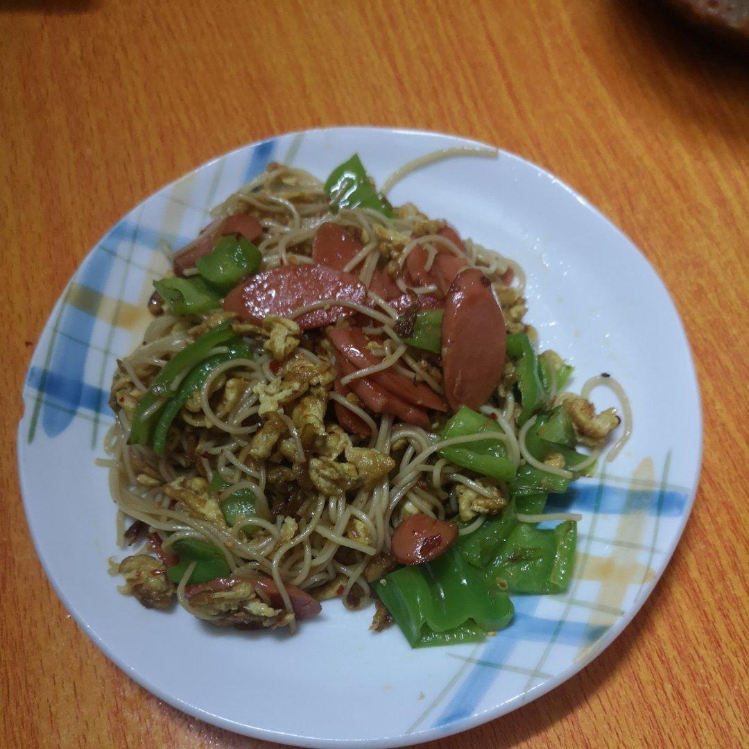 炒面的正宗做法，食材简单，味道足，吃一次就爱上