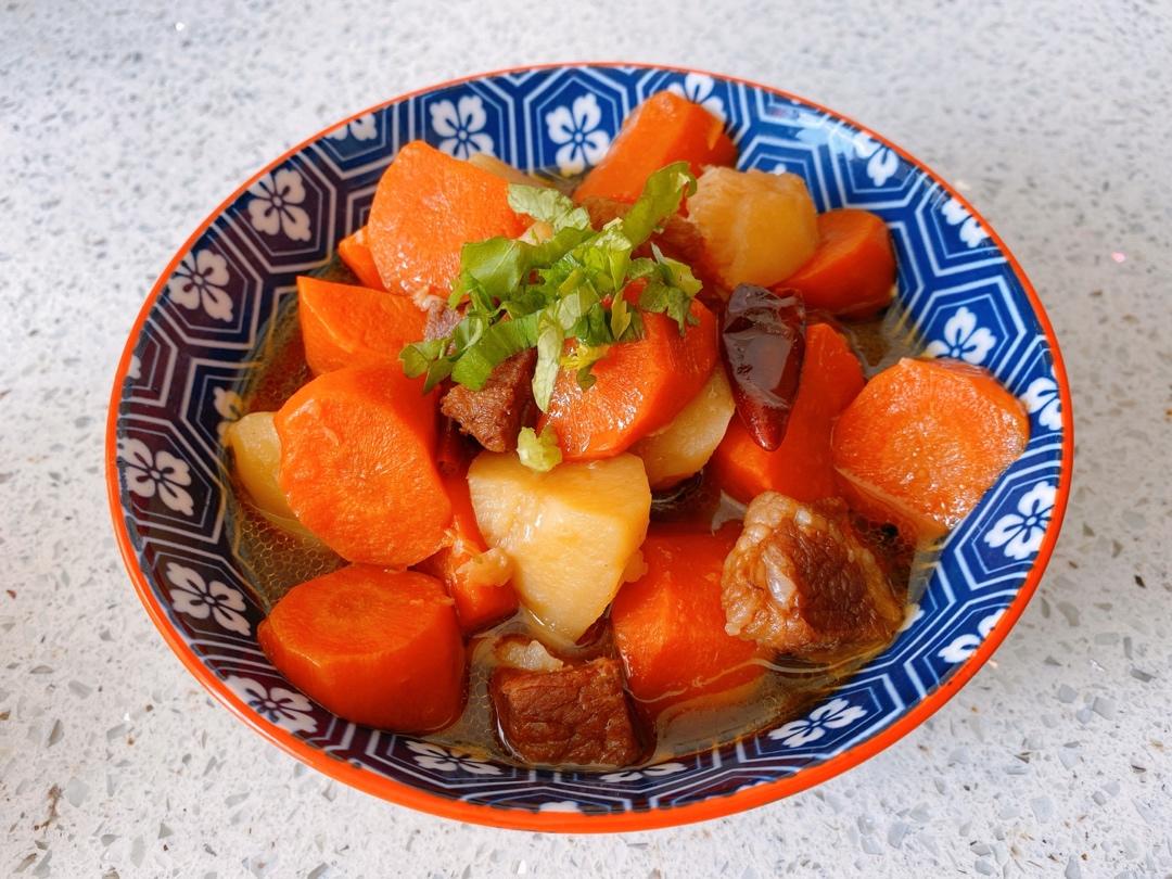 胡萝卜土豆烧牛腩
