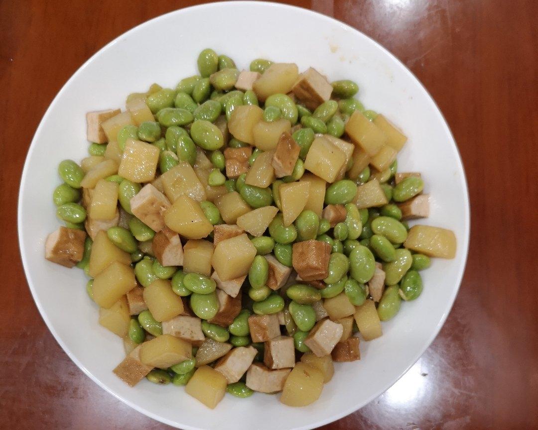 毛豆豆干土豆炒酱的做法