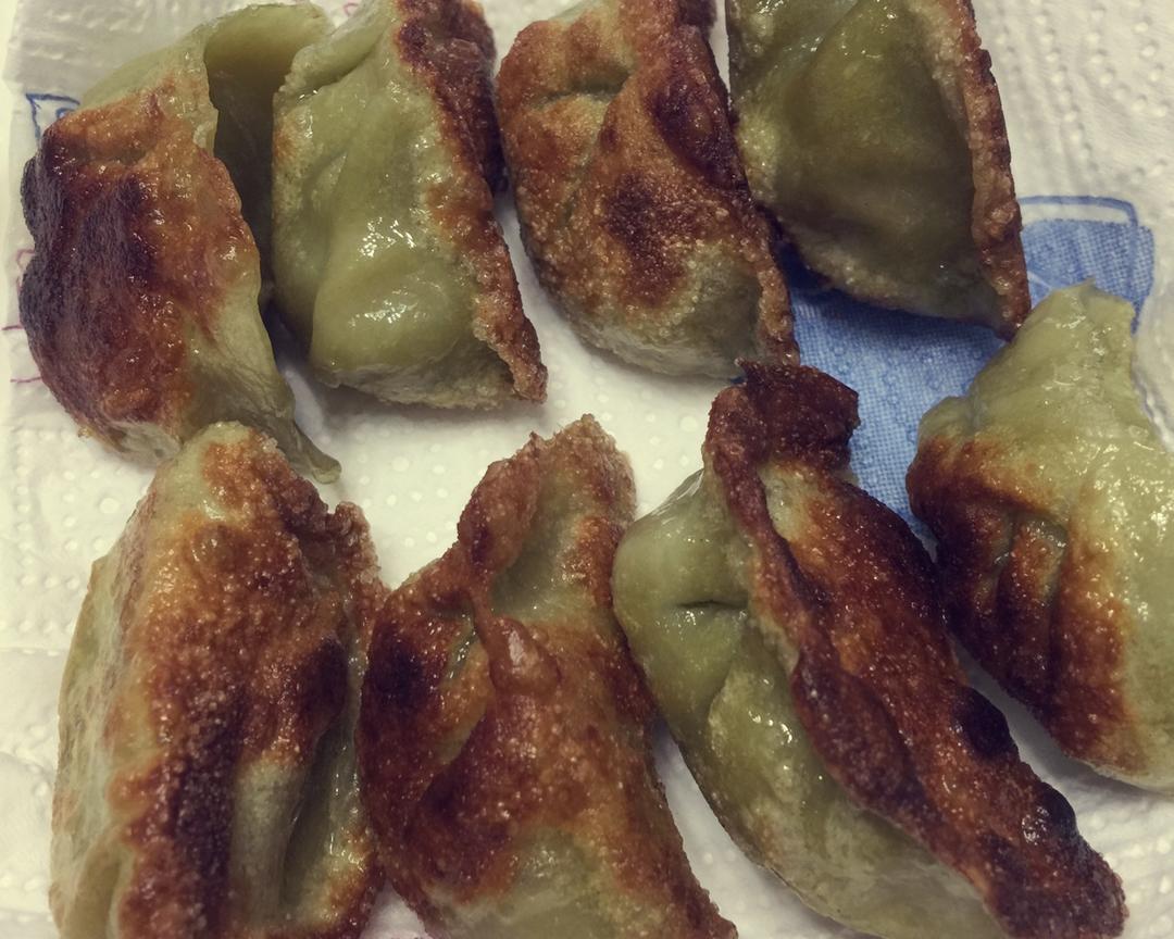 芹菜猪肉煎饺子的做法