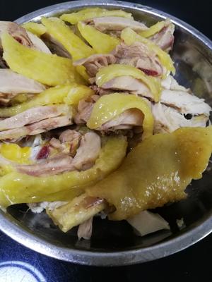电饭煲焗鸡（老妈逢年过节的拿手好菜）的做法 步骤1