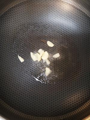 胡萝卜口蘑炒鸡蛋🥚的做法 步骤4