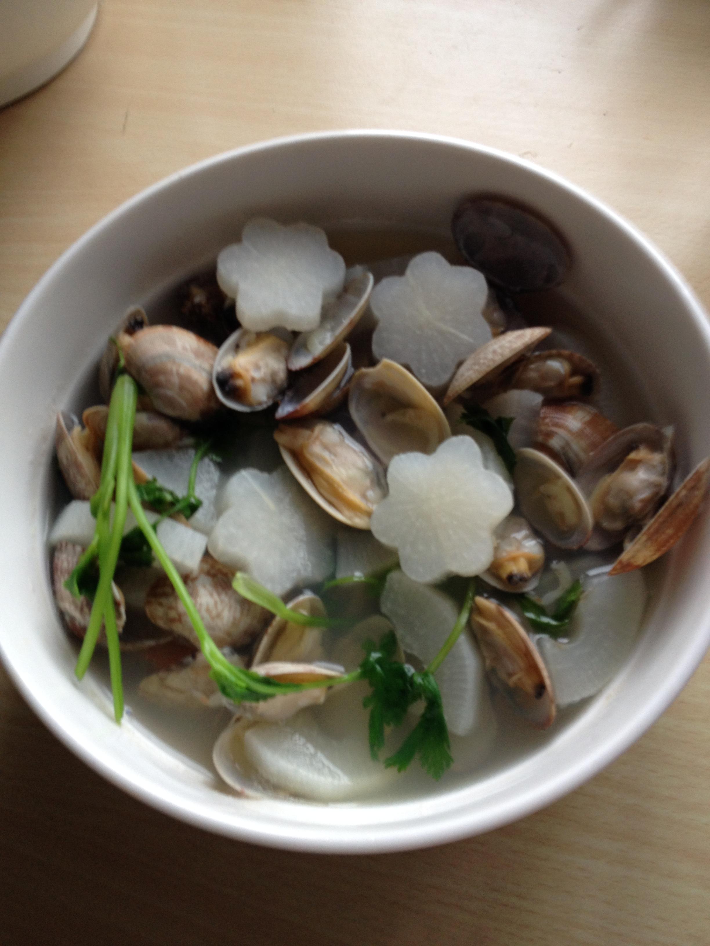 白萝卜蛤蜊汤的做法