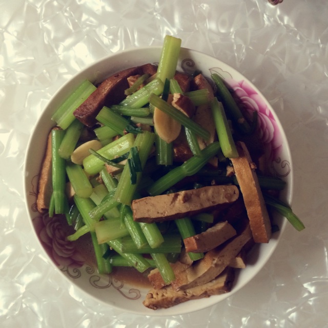 芹菜炒香干