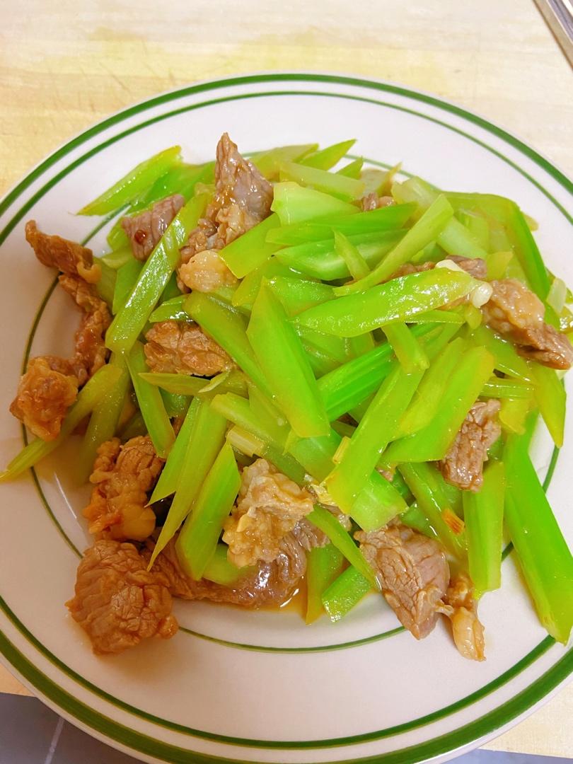 芹菜炒牛肉 快和我一起做！超级嫩！家常快手简单！