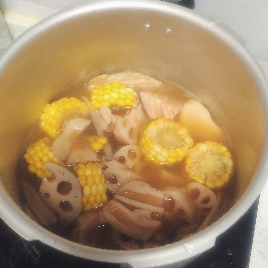 莲藕玉米排骨汤