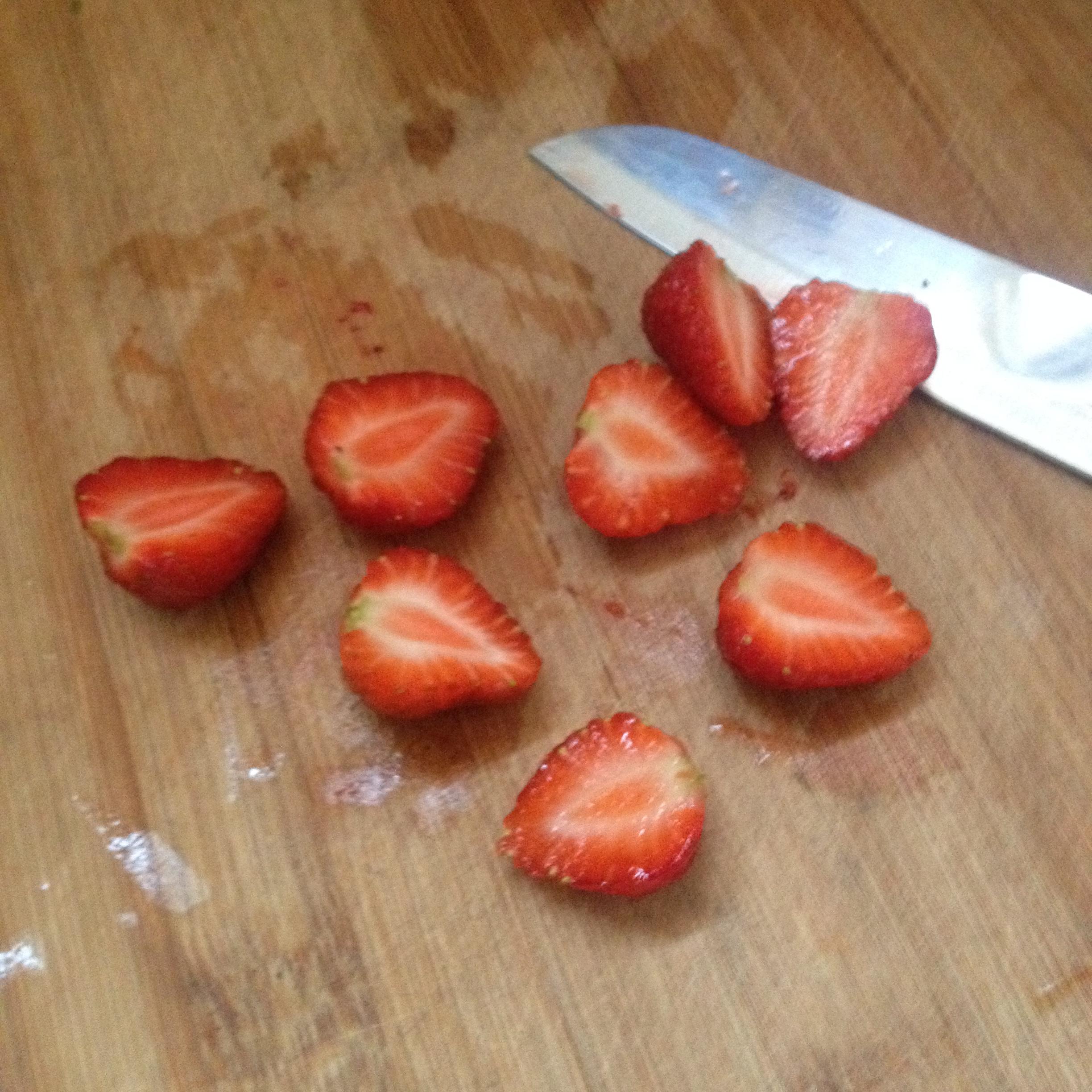 草莓果酱的诞生的做法 步骤2