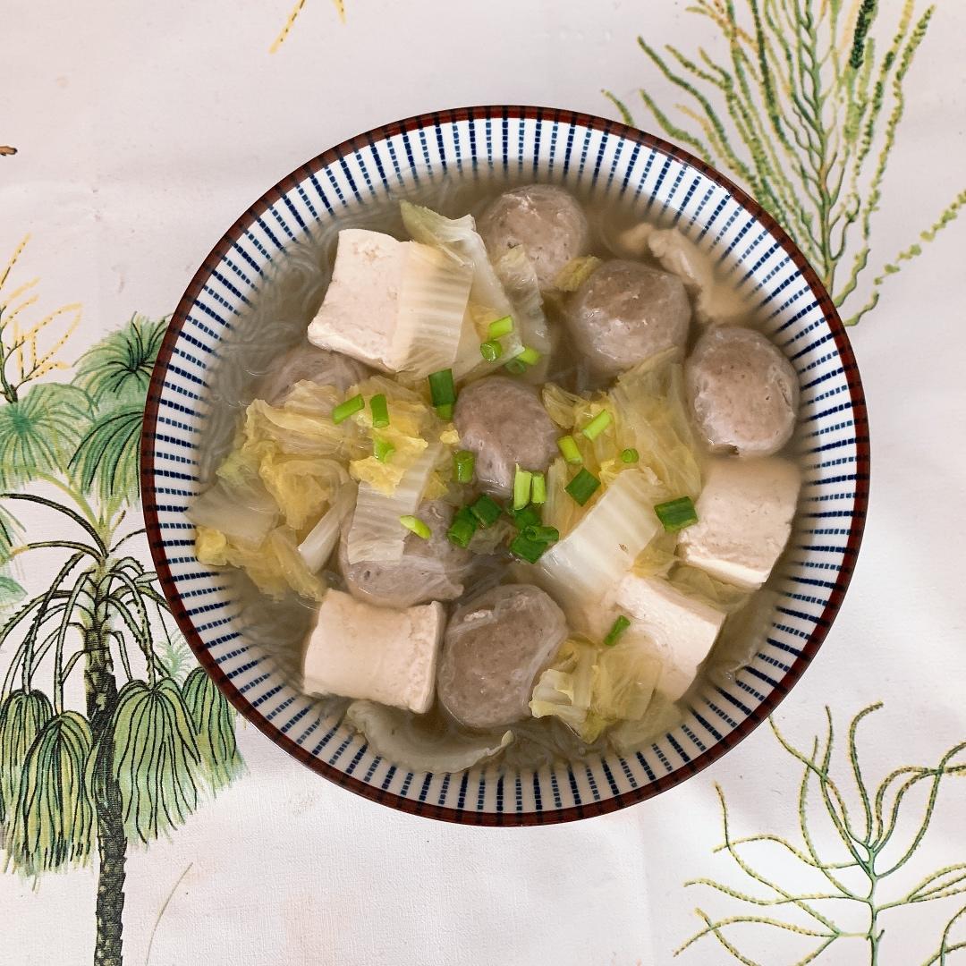 减脂白菜豆腐粉丝汤