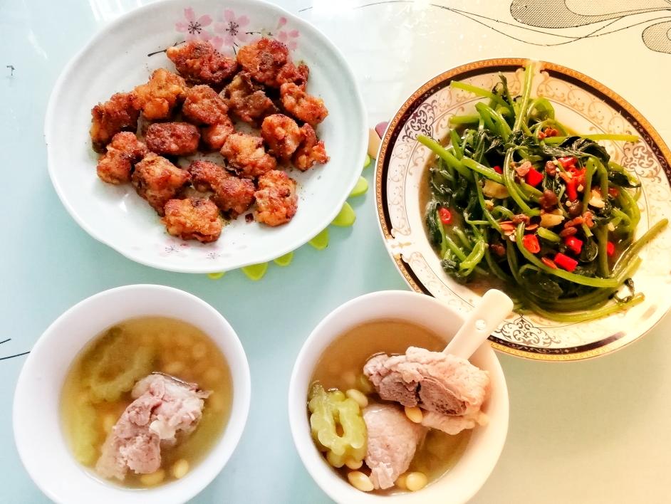 黄豆苦瓜排骨汤的做法