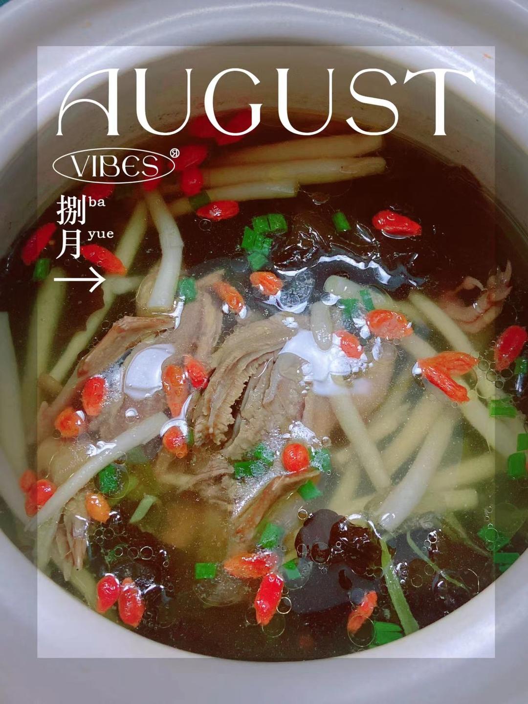 虫草花竹荪鸽子汤