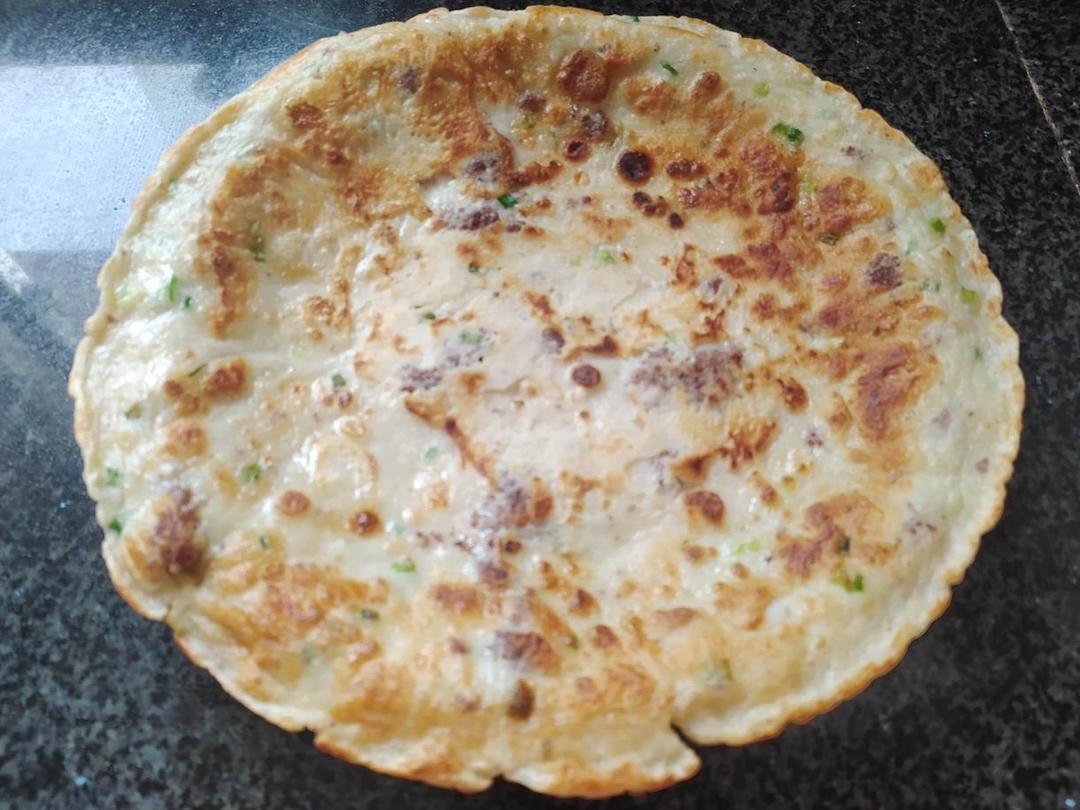 [快手早餐]咸蛋白肉沫香葱蛋饼