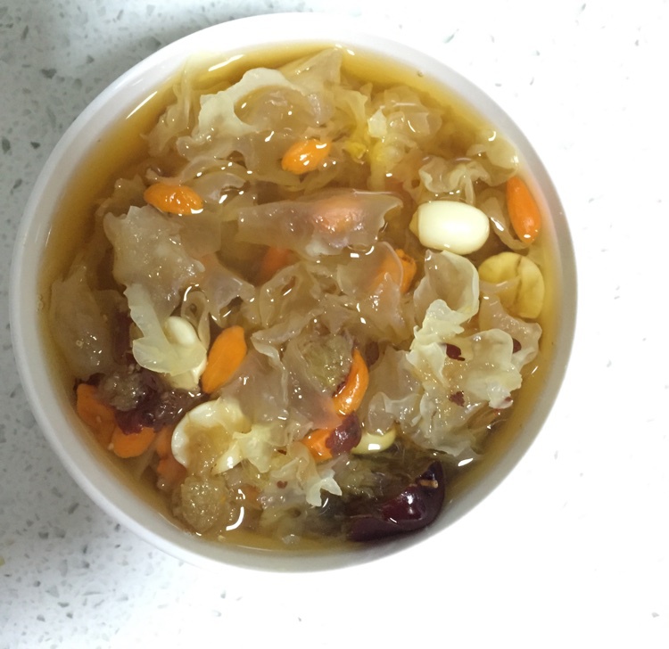 冰糖银耳红枣汤