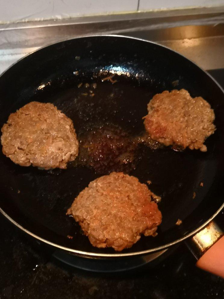 常备餐之好吃多汁的汉堡牛肉饼