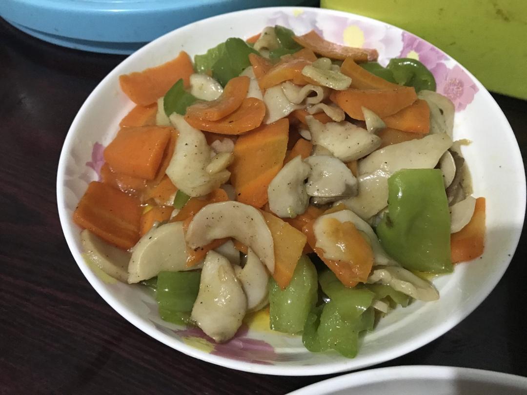 素炒杏鲍菇青椒胡萝卜