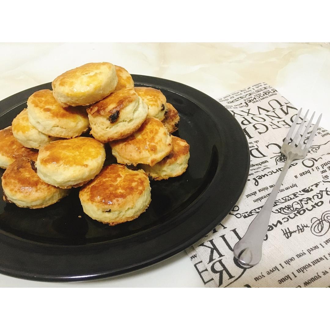 【视频】3分钟 奶油司康Scone(可能是世界上最快手的司康) 消耗淡奶油～