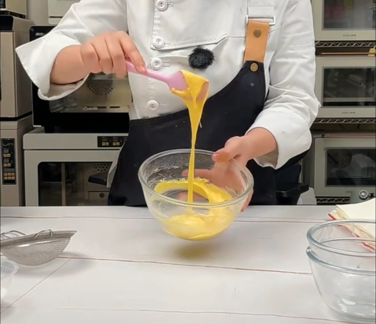 黄油戚风（6口味）-刘芋宏的做法 步骤4