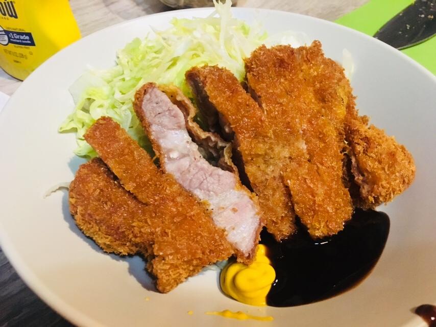 日本料理的炸猪排TONKASTU
