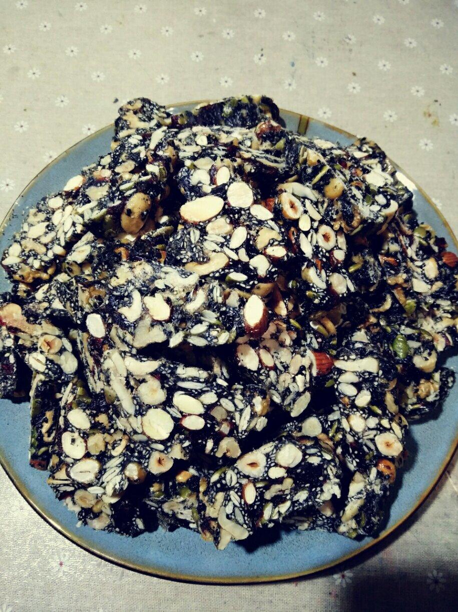 鱼-鱼-鱼羊-羊-羊做的枸杞核桃花生黑芝麻片