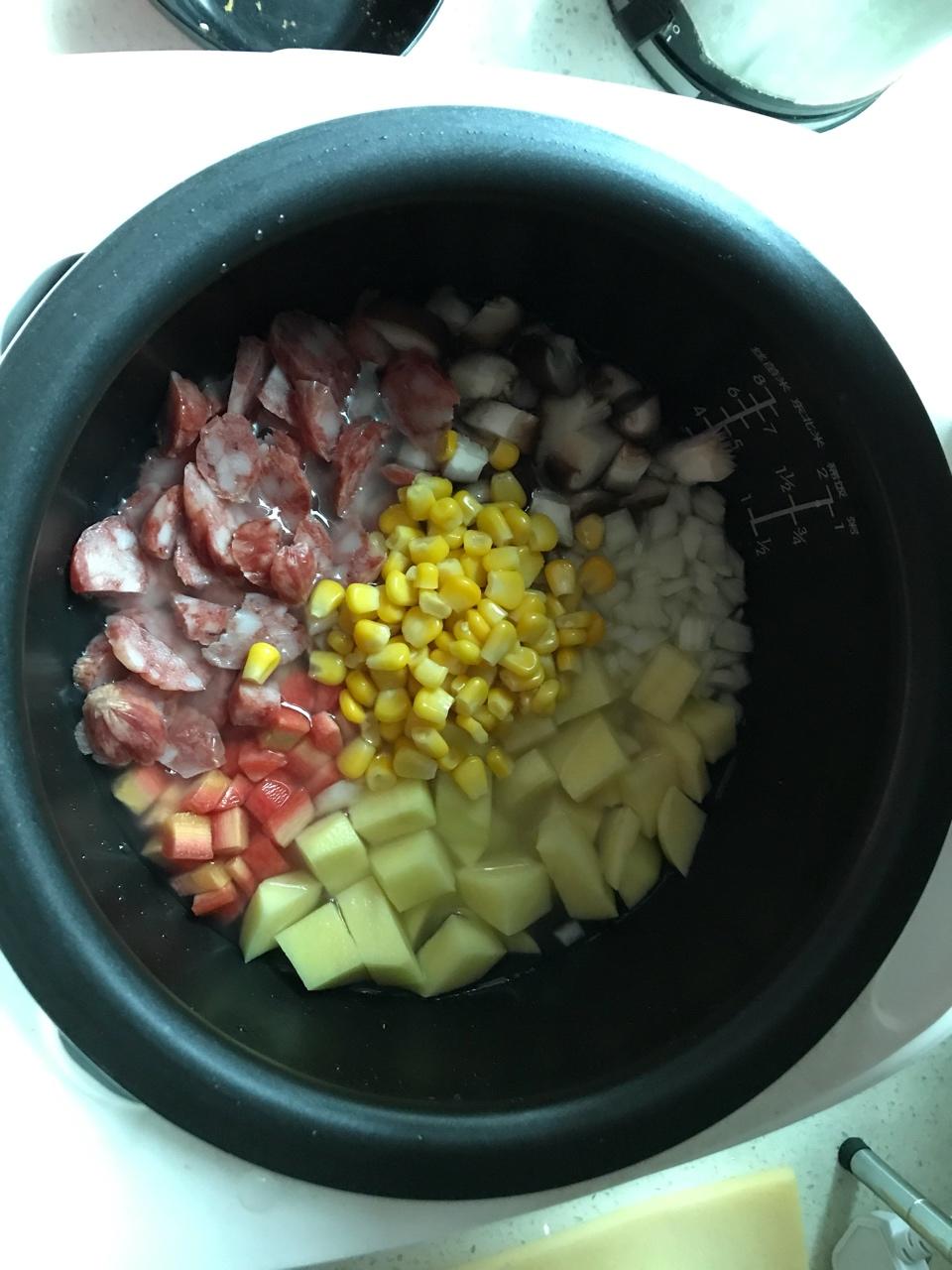 香菇腊肠土豆焖饭