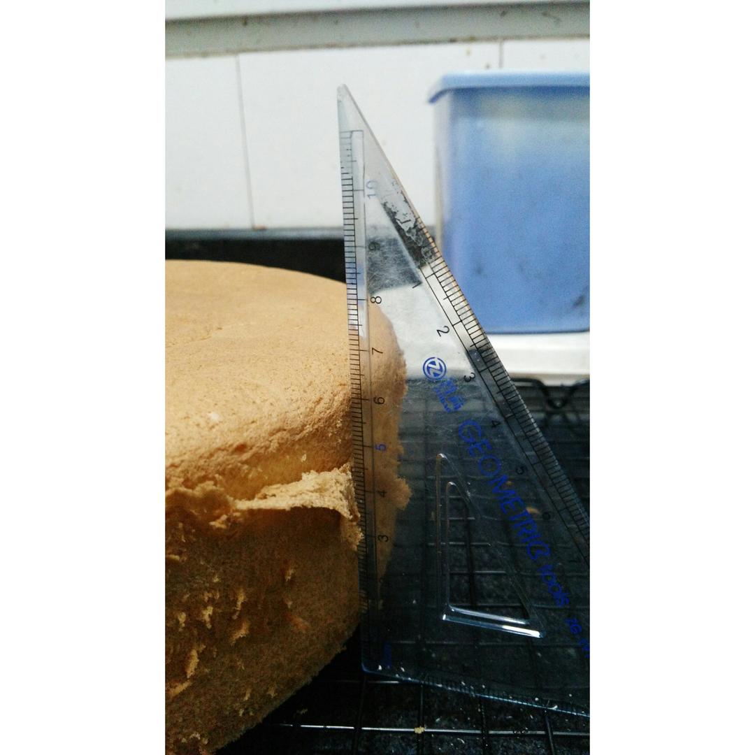 超简单完美戚风蛋糕（6寸2蛋）附打发、翻拌、脱模视频