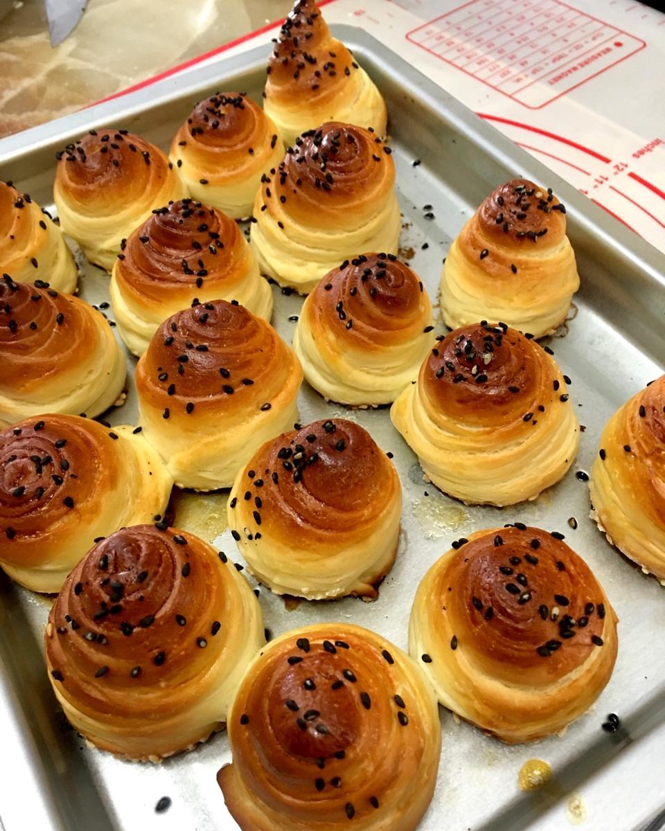 此配方不用厨师机也能做出媲美私房的蜂蜜脆底小面包