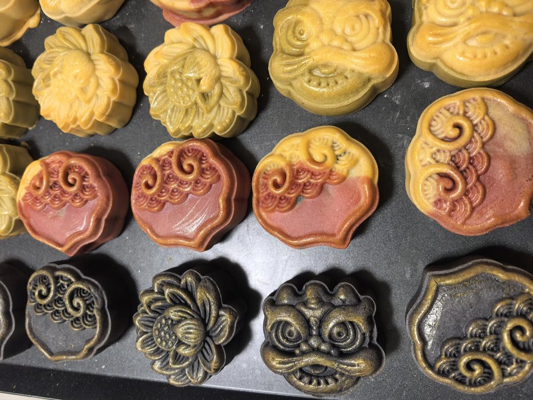 彩色广式月饼