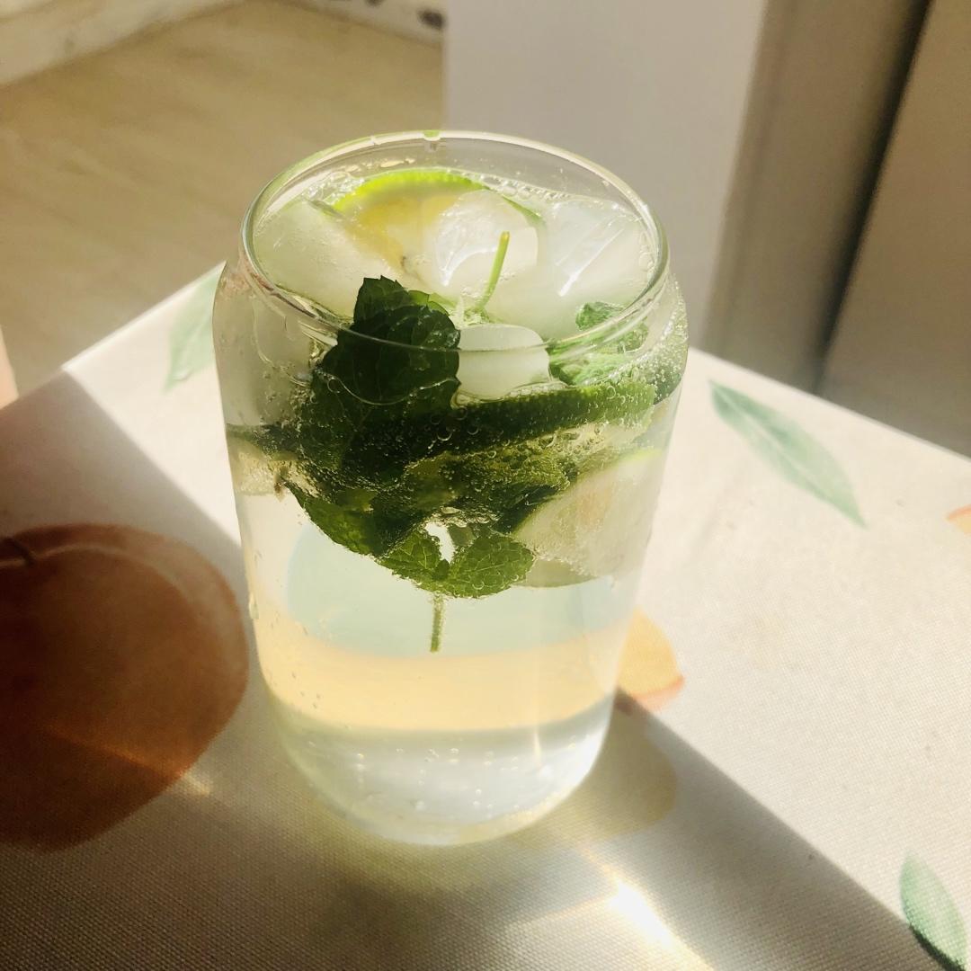 夏天别喝奶茶了，不增肥的冰饮莫吉托（无酒精版）