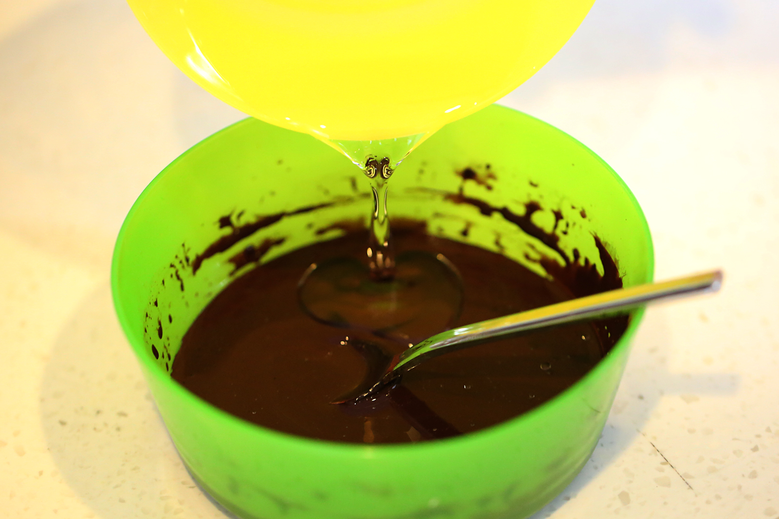 可可巧克力Cupcake纸杯子海绵蛋糕（甜品台都用本方）C6的做法 步骤1
