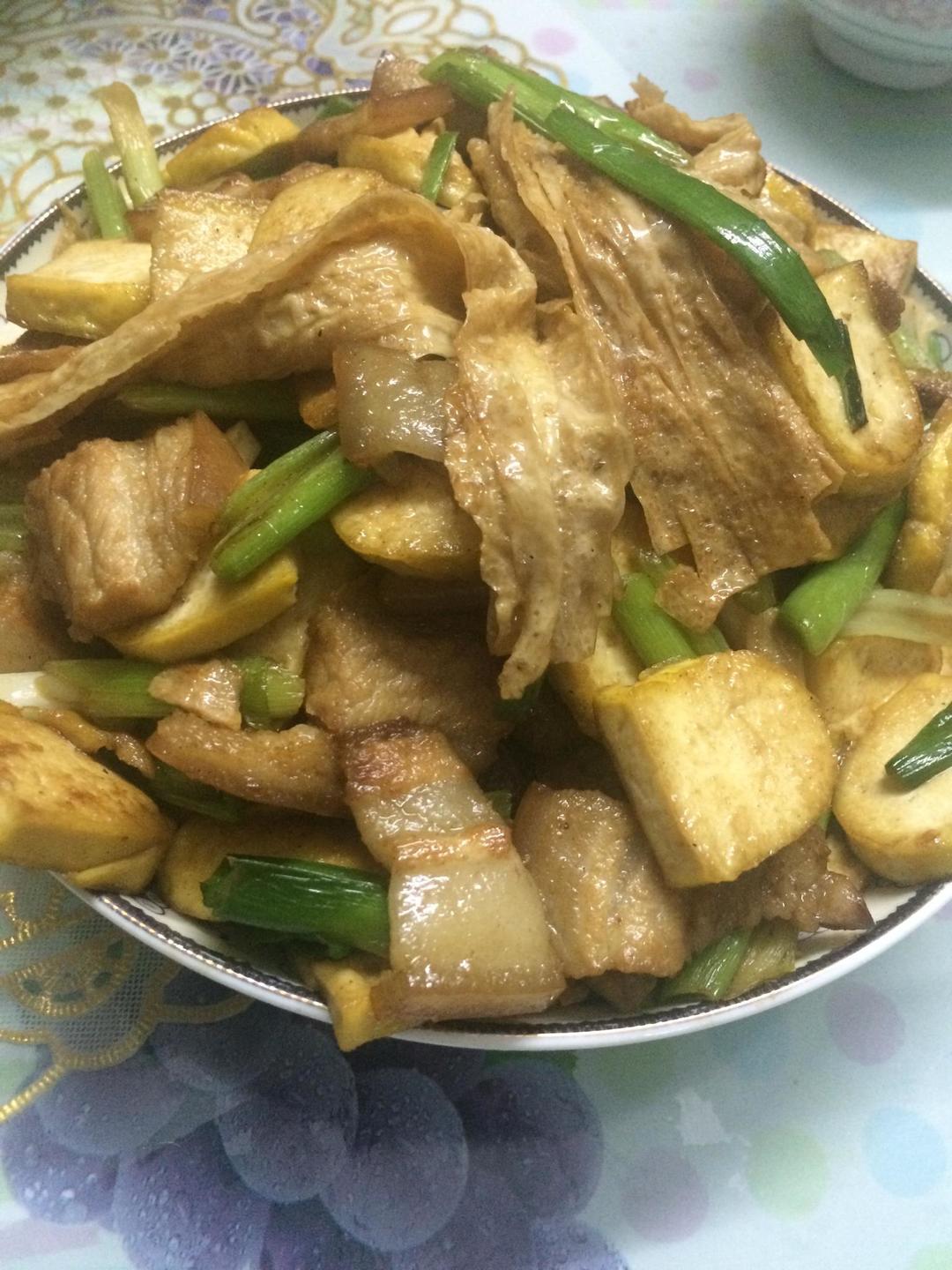 五花肉蒜苗炒豆腐干的做法
