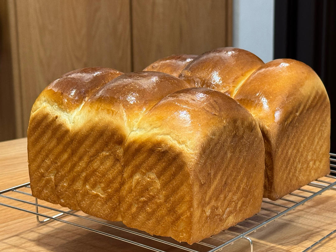 鲜奶牧场吐司制作揭秘，绵密的吐司谁不爱啊