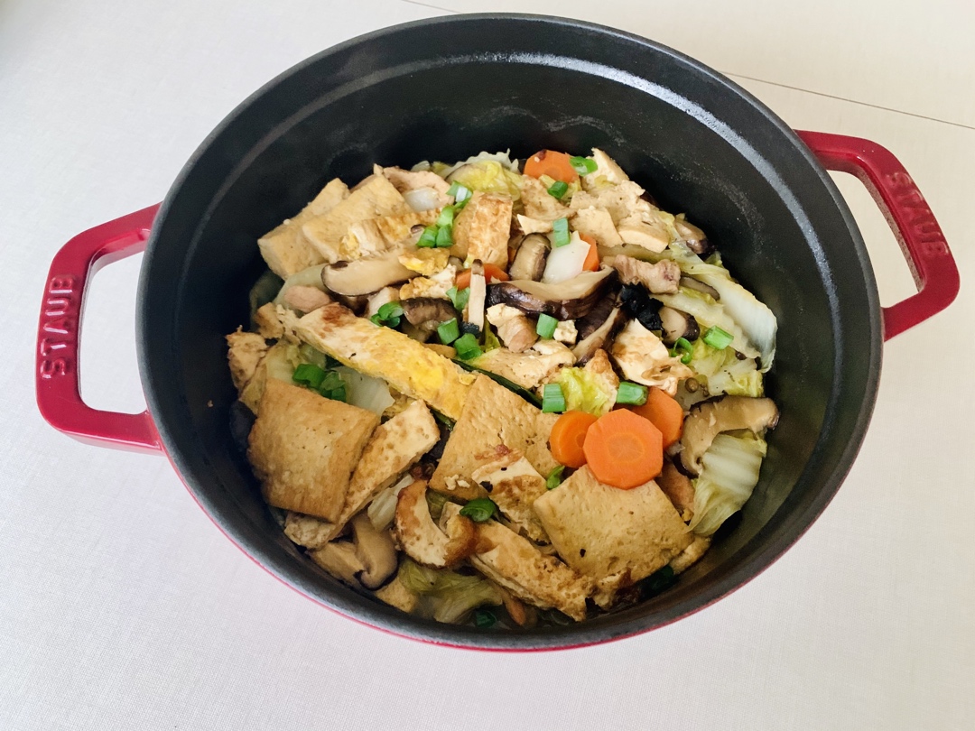 鲜菇豆腐煲