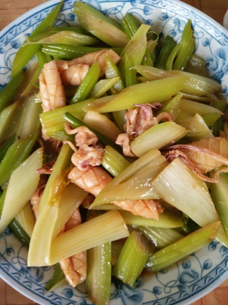 香芹爆炒鲜鱿